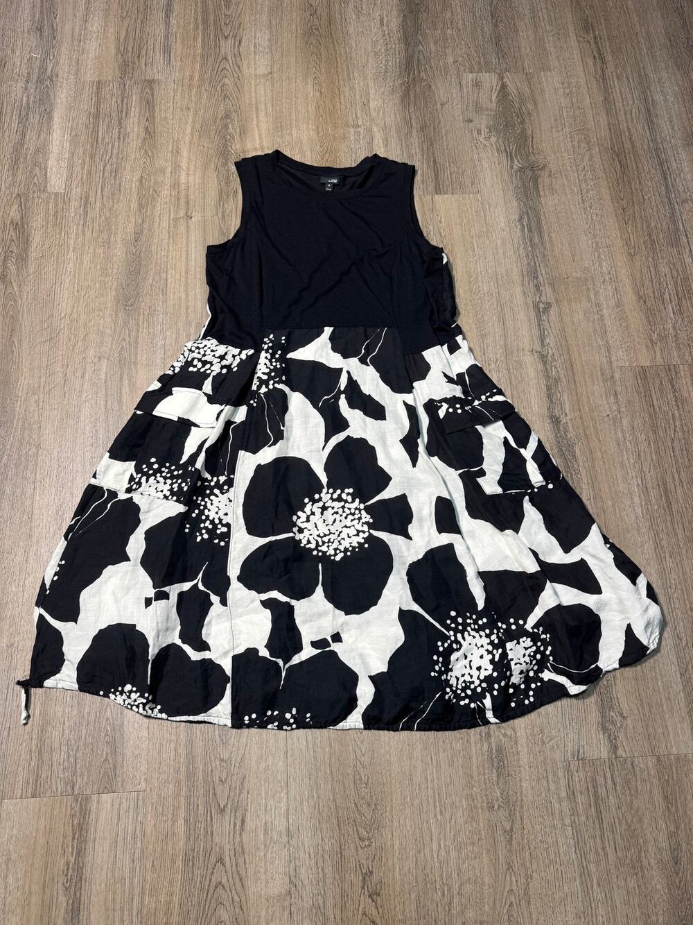 Lisa Bayne Women's Linen Blend Sleeveless Black & White Floral A-Line Dress